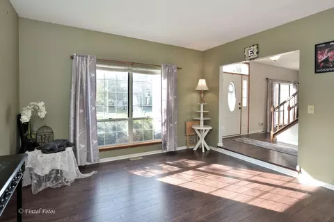 Living - 635 Old Oak Cir, Algonquin, IL 60102 photo 1 of 2