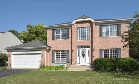635 Old Oak Cir, Algonquin, IL 60102