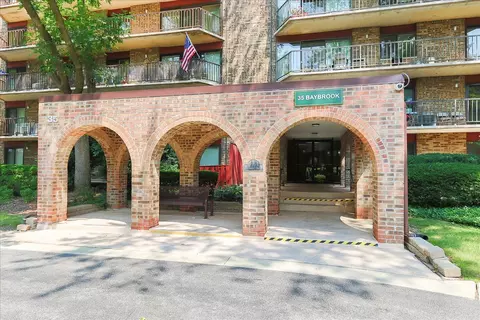 35 S Baybrook Dr #104, Palatine, IL 60074