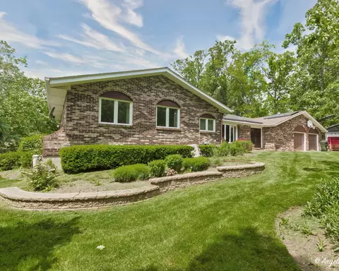 38690 N Shagbark Ln, Wadsworth, IL 60083