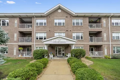 10 N Gilbert St #117, South Elgin, IL 60177