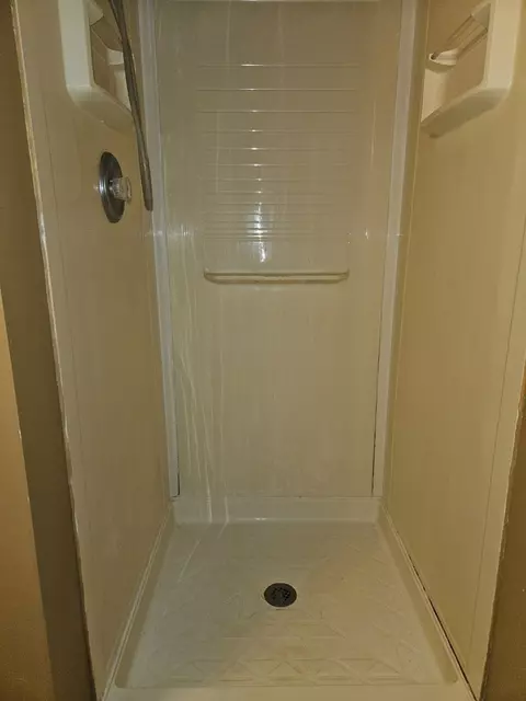 Bath - 26143 S Plum Tree Ln, Monee, IL 60449 photo 6 of 6