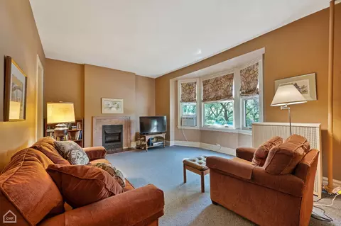 Living - 1354 E 49th St, Chicago, IL 60615 photo 4 of 5