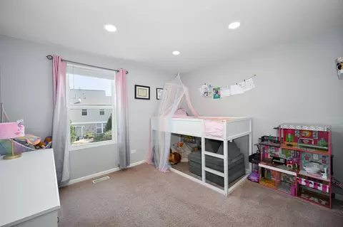 Bedroom - 367 Devoe Dr, Oswego, IL 60543 photo 2 of 3