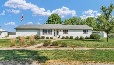 100 W Church St, Potomac, IL 61865
