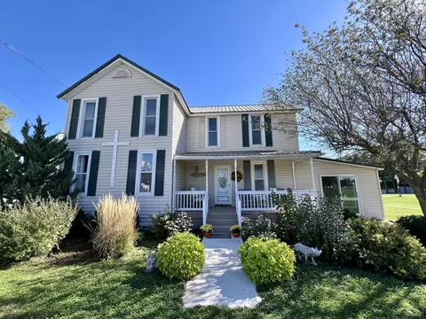 109 N Main St, Bellflower, IL 61724
