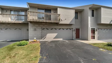 7440 Colosseum Dr #14, Rockford, IL 61107