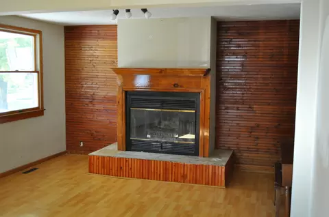 Living - 424 Chambers St, Ottawa, IL 61350 photo 1 of 3