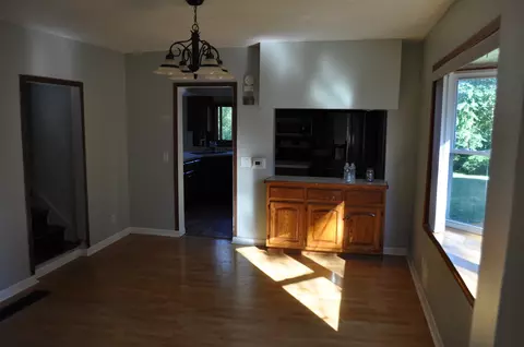 Living - 424 Chambers St, Ottawa, IL 61350 photo 2 of 3