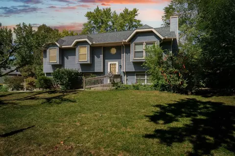 1310 Clover Ln, Normal, IL 61761 photo 1