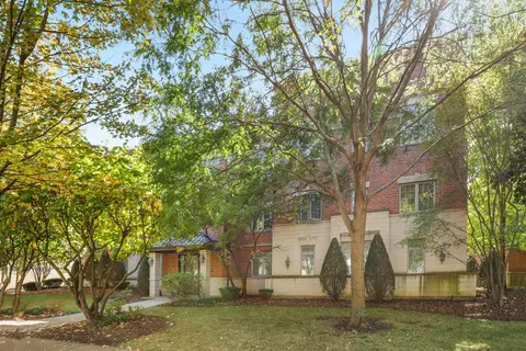 1021 Peterson Ave #303, Park Ridge, IL 60068