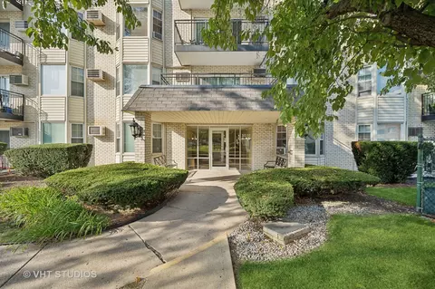 5510 Lincoln Ave #204, Morton Grove, IL 60053
