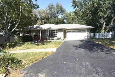 4874 E Lawn Dr, Rockford, IL 61108
