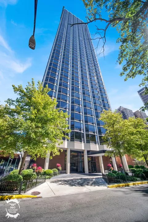 1555 N Astor St #11NE, Chicago, IL 60610