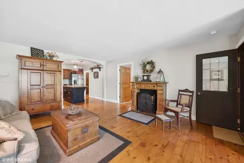 33 E Maple Ave, Cortland, IL 60112 photo 6