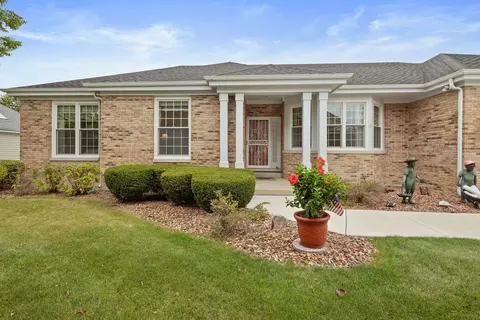 305 Parkway Ave, Bloomingdale, IL 60108