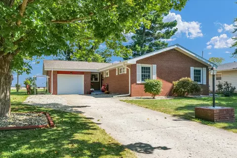 1107 Poplar St, Monticello, IL 61856