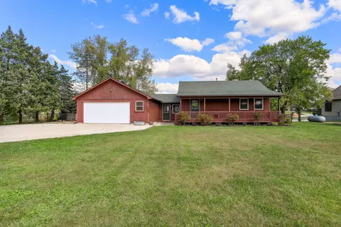 201 E Autumn Dr, Oakwood, IL 61858