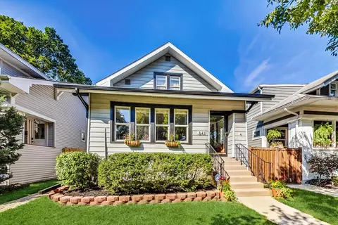 841 N Humphrey Ave, Oak Park, IL 60302