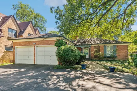 617 Green Briar Ln, Lake Forest, IL 60045