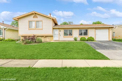 5349 Fonda Ln, Hanover Park, IL 60133