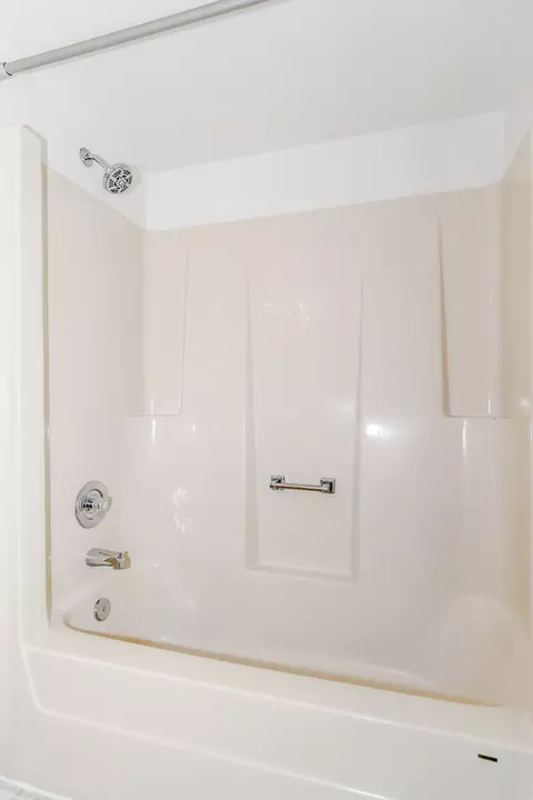 Bath - 15222 S James St, Plainfield, IL 60544 photo 6 of 10