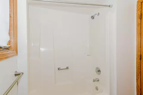 Bath - 15222 S James St, Plainfield, IL 60544 photo 10 of 10