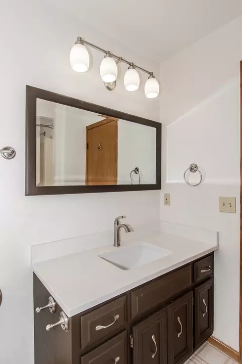 Bath - 15222 S James St, Plainfield, IL 60544 photo 5 of 10