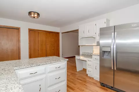 Kitchen - 15222 S James St, Plainfield, IL 60544 photo 6 of 7