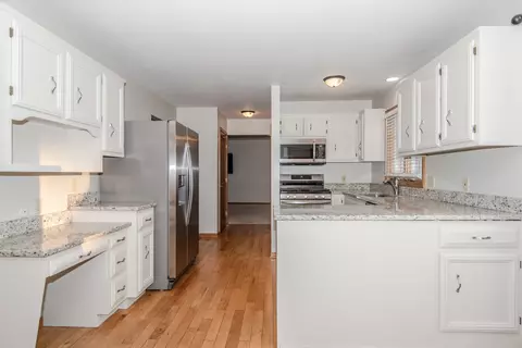 Kitchen - 15222 S James St, Plainfield, IL 60544 photo 3 of 7