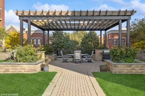 Exterior - 811 W 15th Pl #314, Chicago, IL 60608 photo 3 of 4