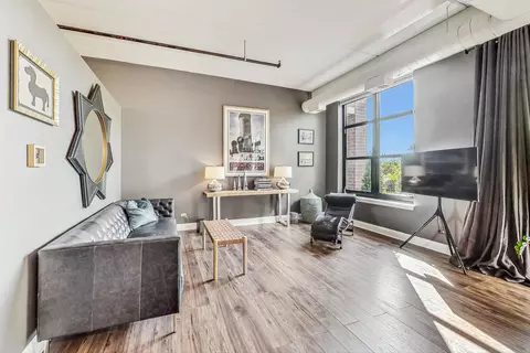 Living - 811 W 15th Pl #314, Chicago, IL 60608 photo 2 of 3