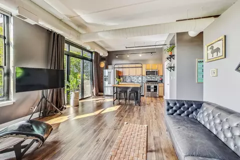 Living - 811 W 15th Pl #314, Chicago, IL 60608 photo 3 of 3