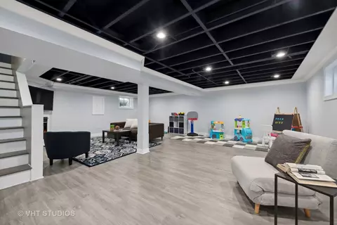 1100 Clark Ln, Des Plaines, IL 60016 photo 18