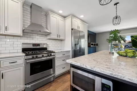 1100 Clark Ln, Des Plaines, IL 60016 photo 6