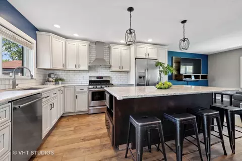 1100 Clark Ln, Des Plaines, IL 60016 photo 5