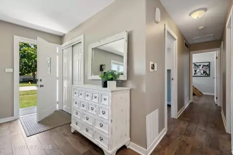 1100 Clark Ln, Des Plaines, IL 60016 photo 2