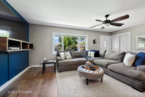 1100 Clark Ln, Des Plaines, IL 60016 photo 3