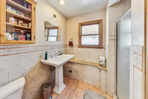 Bath - 448 Beloit Ave, Forest Park, IL 60130 photo 2 of 2