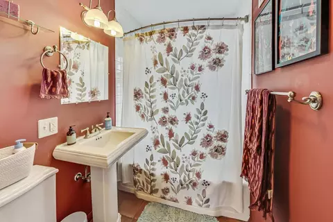 Bath - 448 Beloit Ave, Forest Park, IL 60130 photo 1 of 2