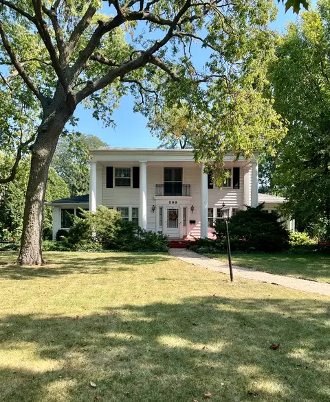 299 Longcommon Rd, Riverside, IL 60546