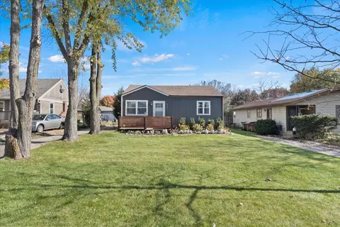 527 N Lakewood Ter, Round Lake, IL 60073