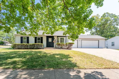 377 Gregg Ln, Buffalo Grove, IL 60089