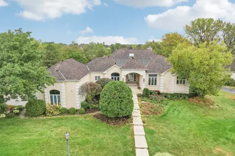 5313 W River Bend Dr, Libertyville, IL 60048