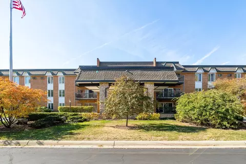 4220 Saratoga Ave #112, Downers Grove, IL 60515