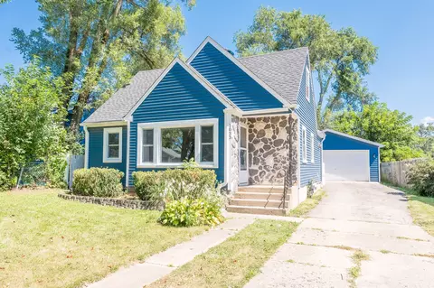 1033 Crescent Ct, Round Lake Beach, IL 60073