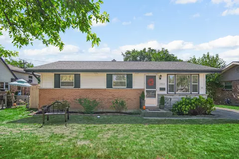 7013 Stanford Dr, Bridgeview, IL 60455