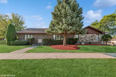918 Garden Cir, Streamwood, IL 60107