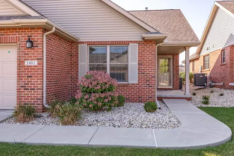 1401 Monterey Pine Dr, Normal, IL 61761 photo 2