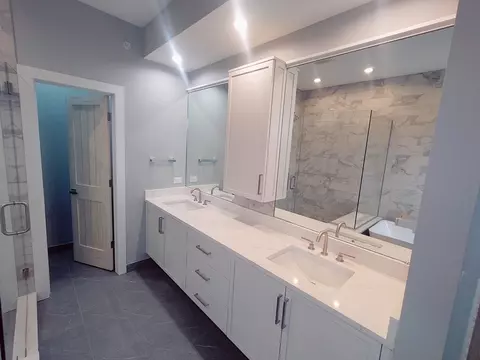 Bath - 2110 Darrow Ave, Evanston, IL 60201 photo 1 of 4
